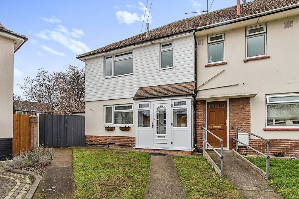 3 bedroom end of terrace house for sale in Grange Road, Gillingham, ME7