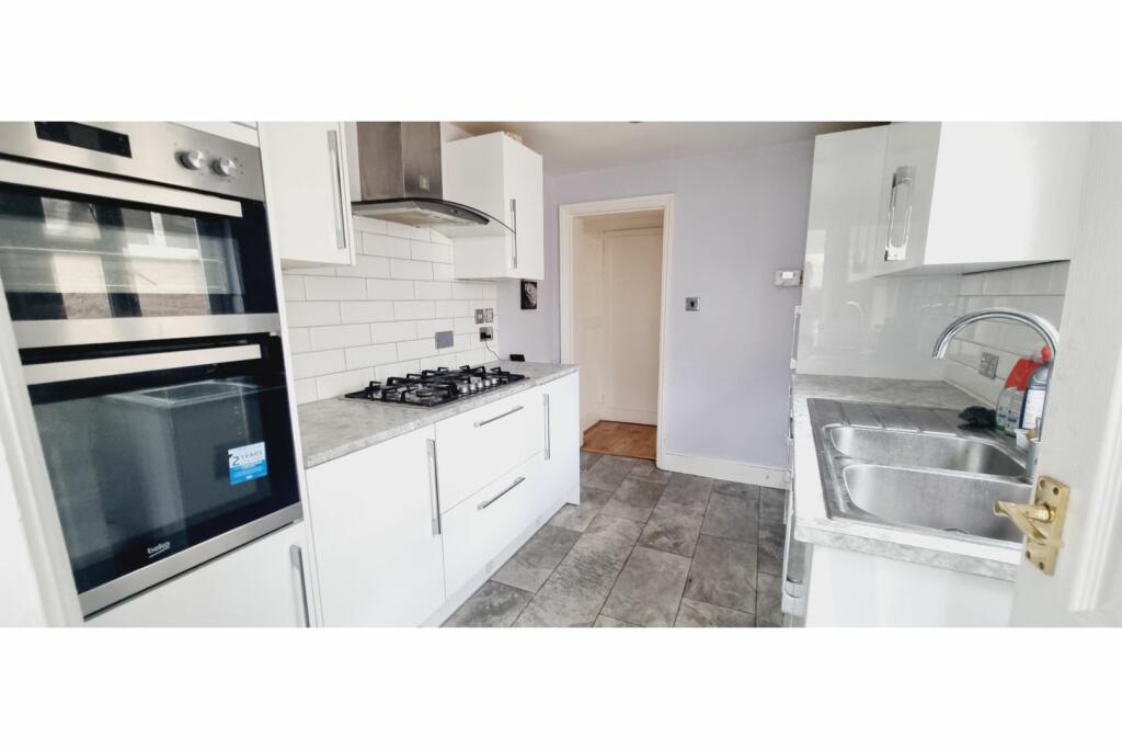 2 bedroom terraced house for sale in Franklin Road, medway, ME7