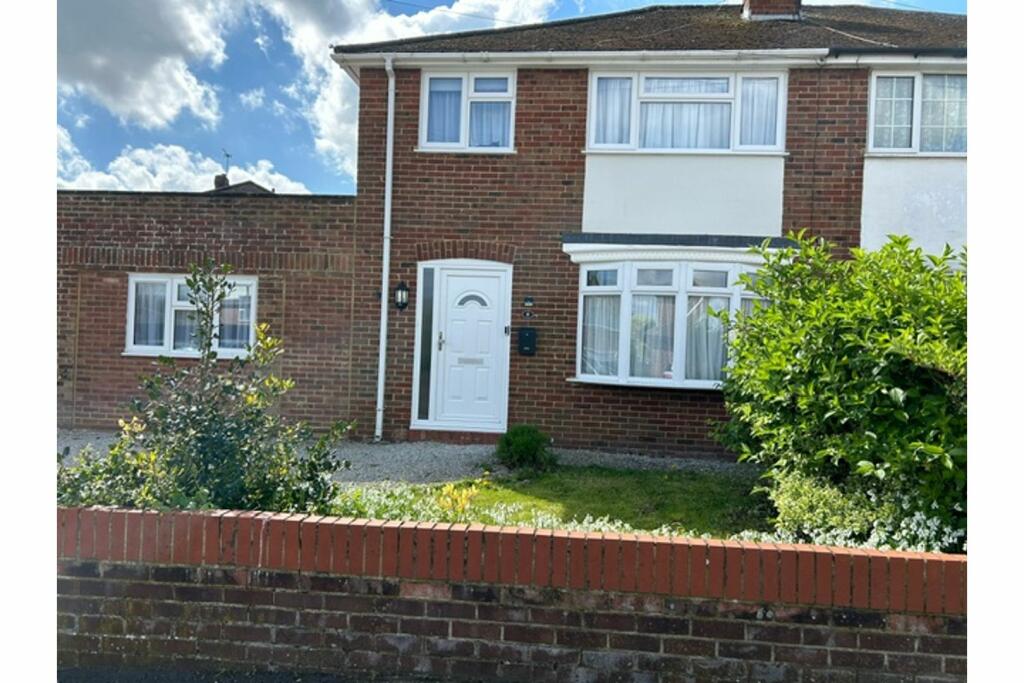 4 bedroom semidetached house for sale in Spencer Way, Maidstone, ME15
