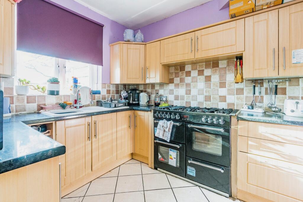 3 bedroom semidetached house for sale in London Road, Aylesford, ME20