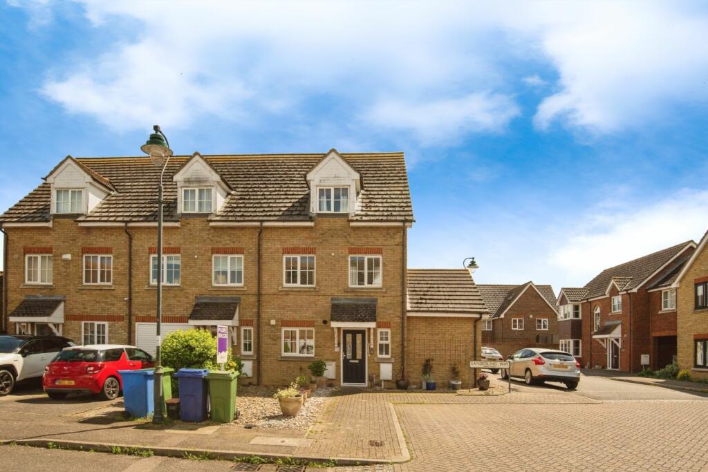 4 bedroom end of terrace house for sale in Sanderling Way