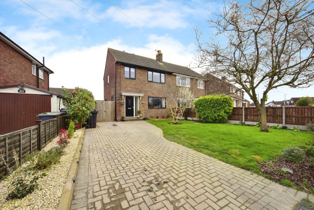 3 bedroom semidetached house for sale in Dryland Road, Snodland, ME6