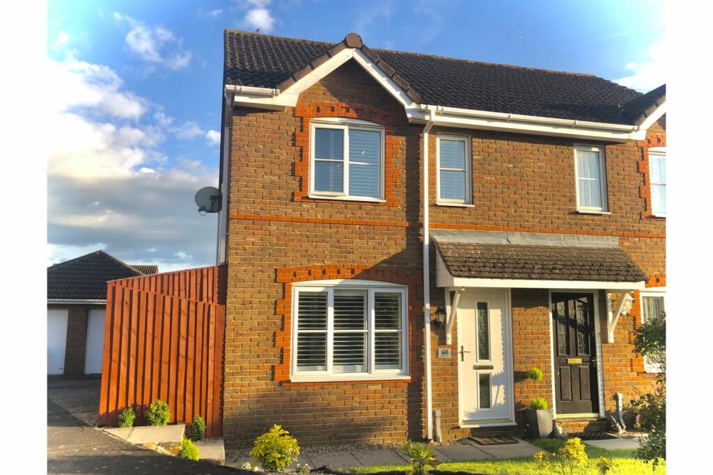 3 bedroom semidetached house for sale in Chatfield Way, West Malling, ME19