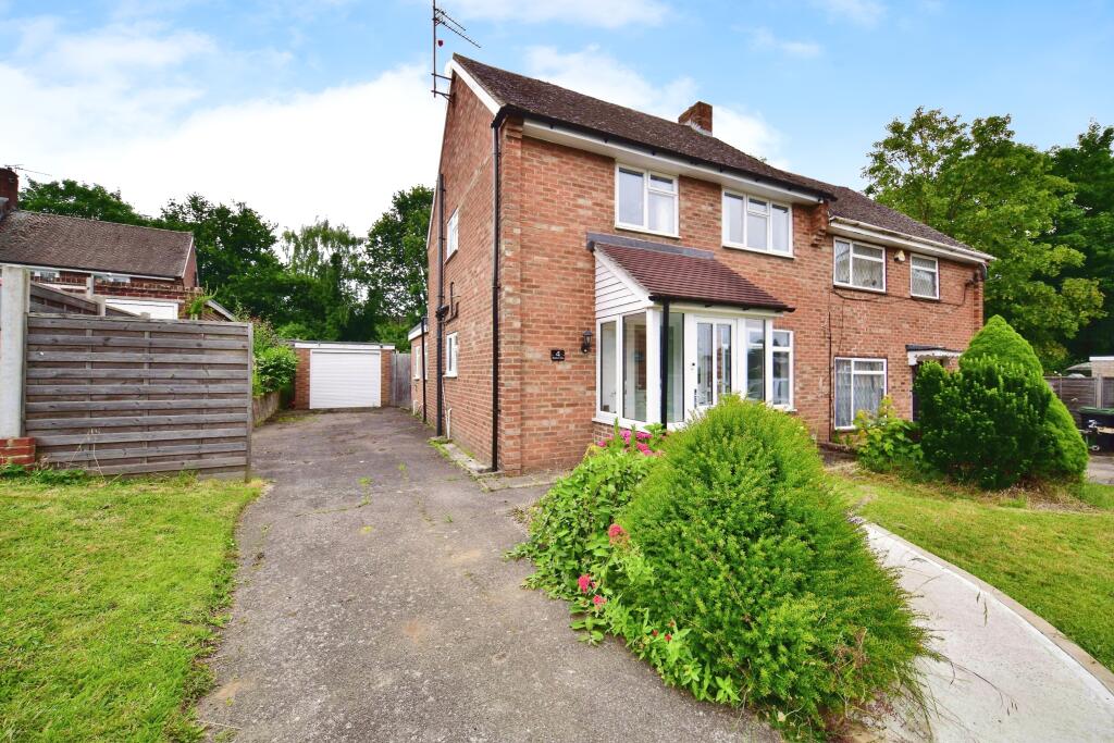 3 bedroom semidetached house for sale in Blackthorn Drive, Aylesford, ME20