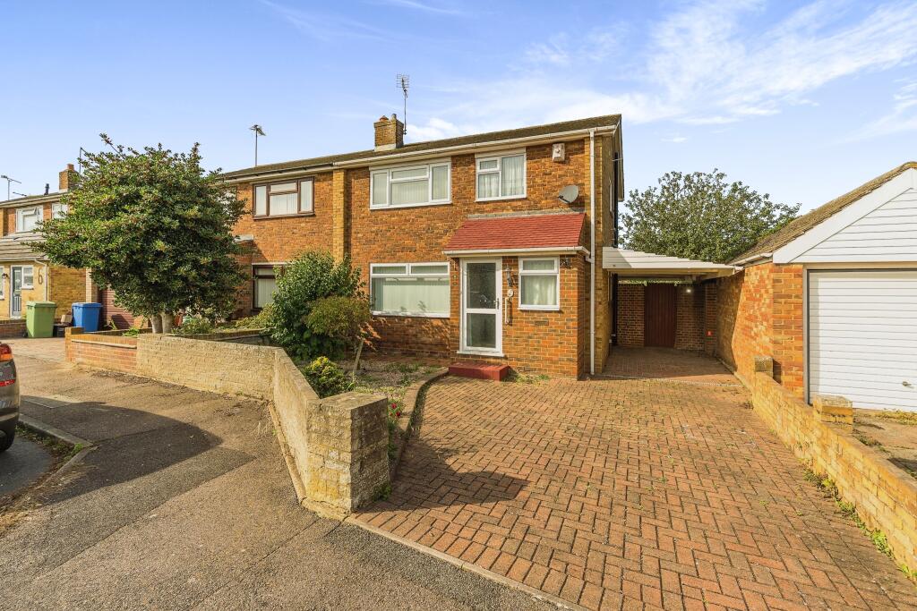 3 bedroom semidetached house for sale in Warwick Crescent