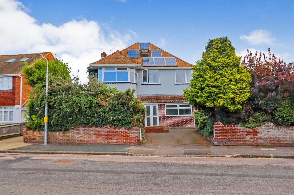 7 bedroom detached house for sale in Goodwin Road, Ramsgate, CT11