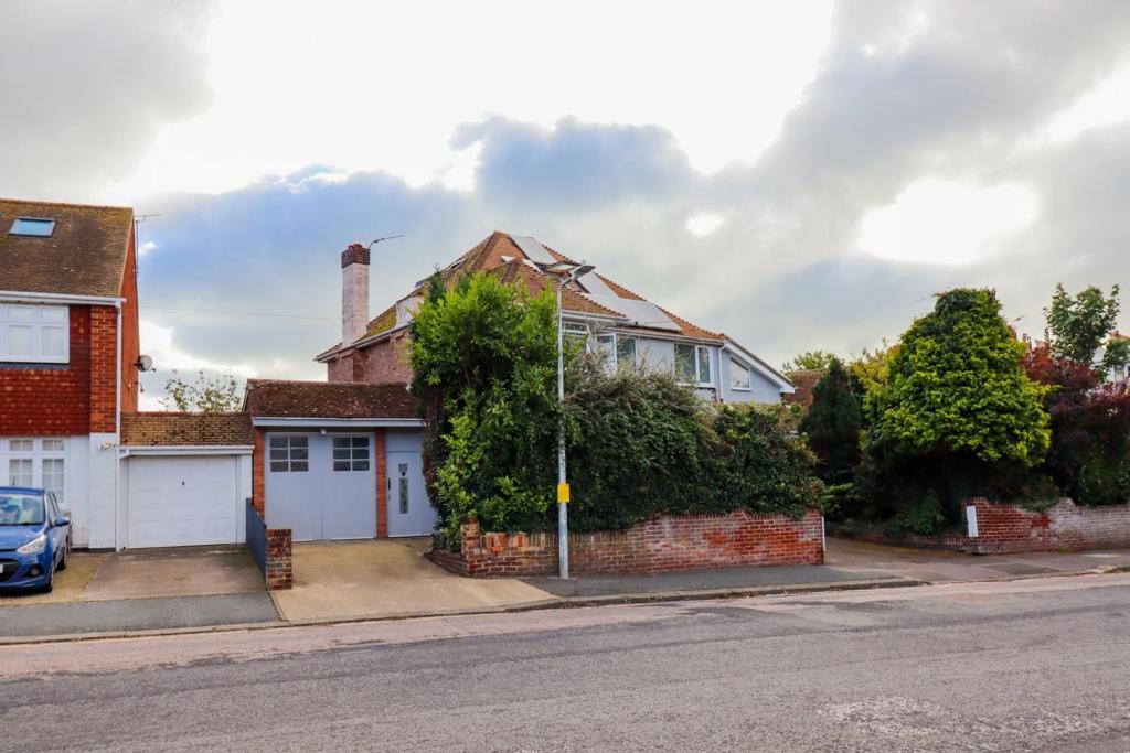 7 bedroom detached house for sale in Goodwin Road, Ramsgate, CT11