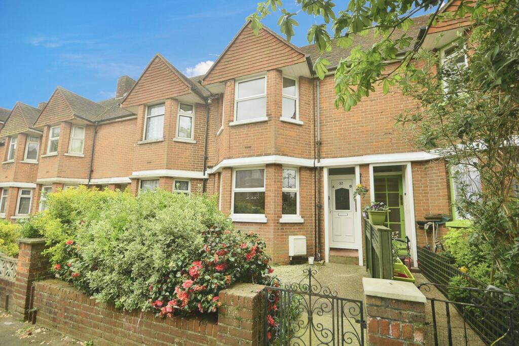 2 bedroom apartment for sale in 32 Morehall Avenue, Folkestone, CT19