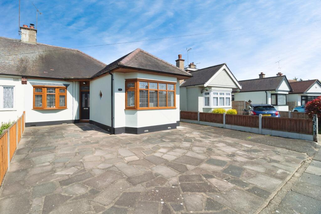 2 bedroom semidetached bungalow for sale in Walsingham Road, Southend