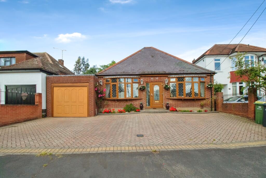 3 bedroom detached bungalow for sale in Eastwood Road, Rayleigh, SS6