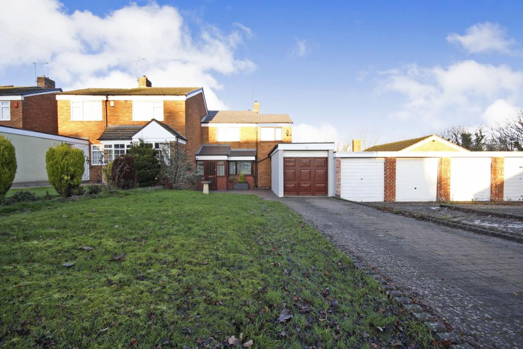 3 bedroom semidetached house for sale in Bigbury Close, Coventry, CV3