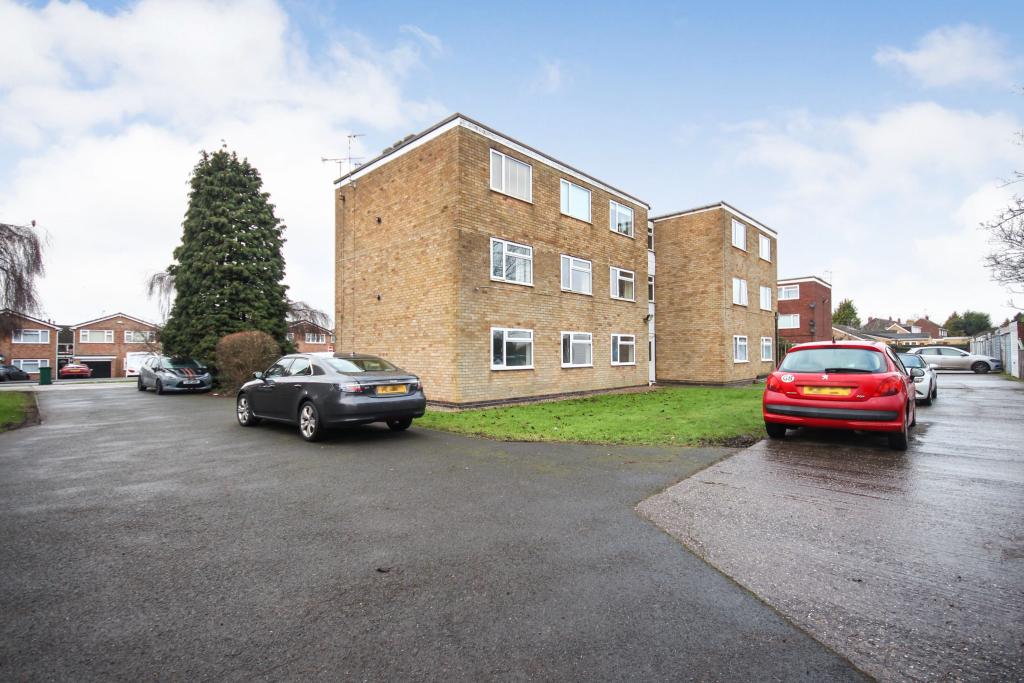 2 bedroom ground floor flat for sale in Upper Eastern Green Lane