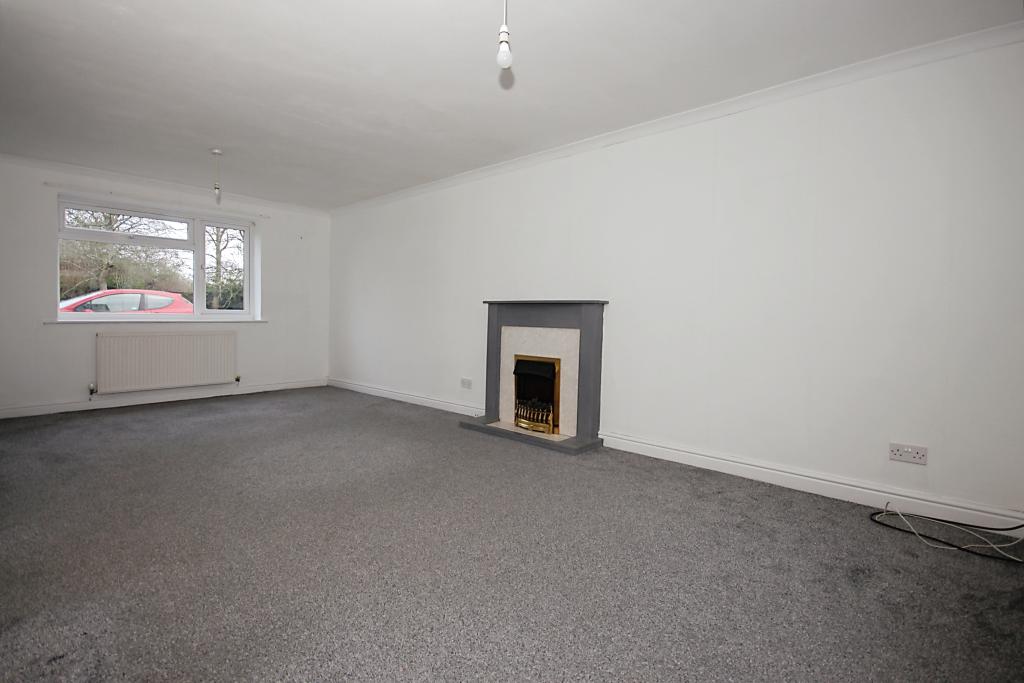 2 bedroom ground floor flat for sale in Upper Eastern Green Lane