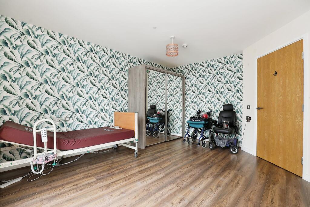 1 bedroom retirement property for sale in Queensway, Leamington Spa, CV31