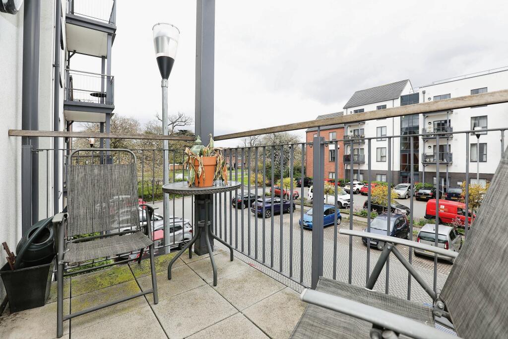 1 bedroom retirement property for sale in Queensway, Leamington Spa, CV31