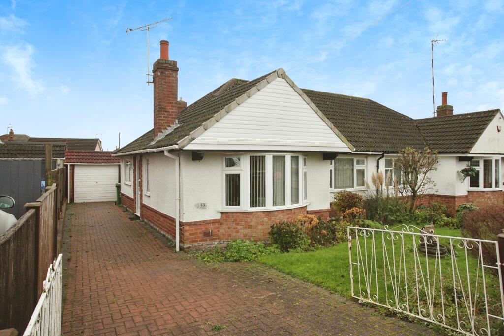 2 bedroom bungalow for sale in Kingsley Crescent, Bedworth, CV12