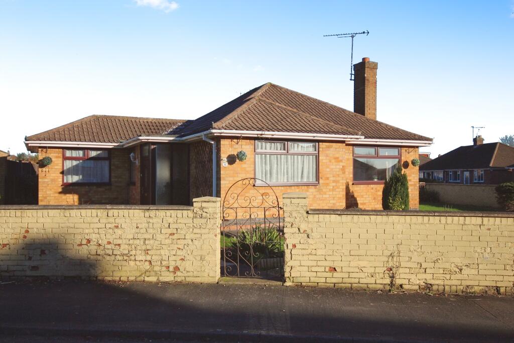 2 bedroom bungalow for sale in Smith Street, Bedworth, CV12