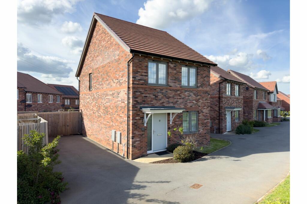 3 bedroom detached house for sale in Muirhead Close, Warwick, CV34