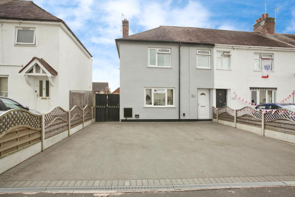 3 bedroom end of terrace house for sale in Ivanhoe Avenue, Nuneaton, CV11
