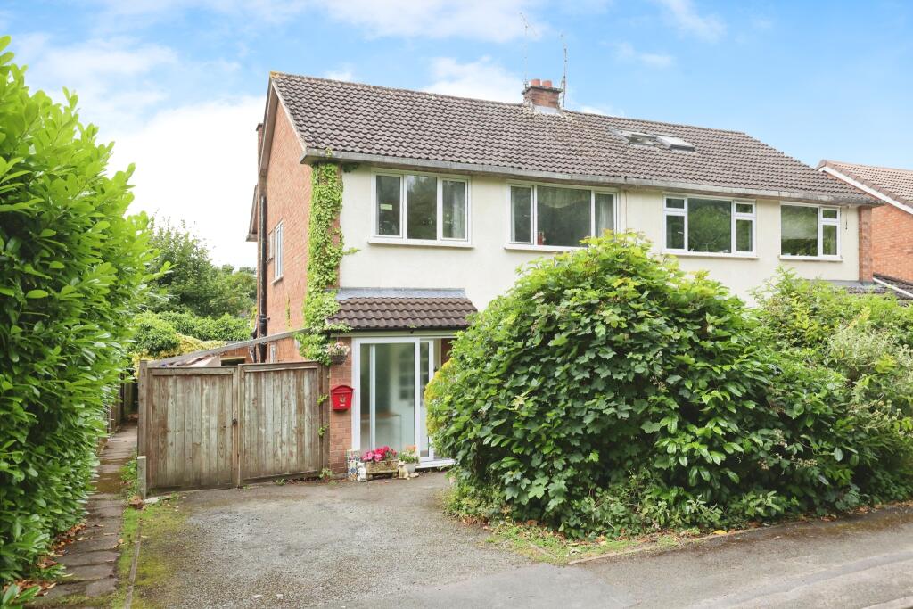3 bedroom semidetached house for sale in Temple Grove, Warwick, CV34