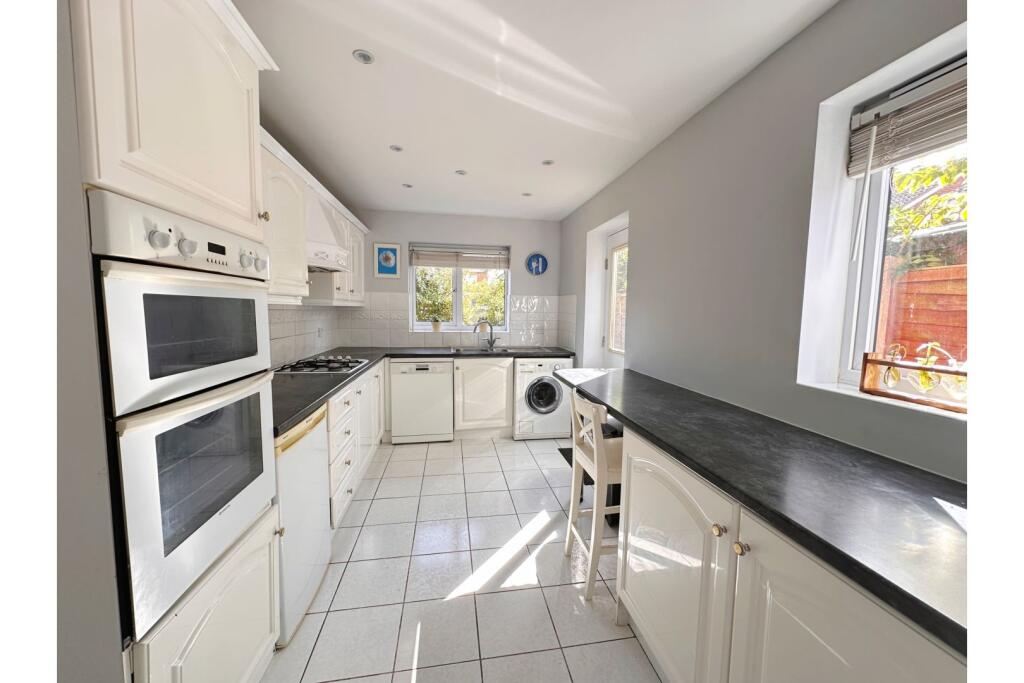 Additional property image - Shylock Grove, Heathcote, Warwick, CV34