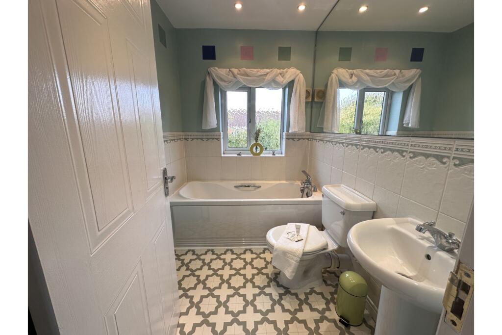 Additional property image - Shylock Grove, Heathcote, Warwick, CV34