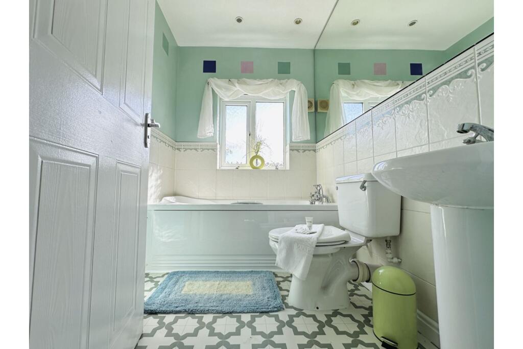 Additional property image - Shylock Grove, Heathcote, Warwick, CV34