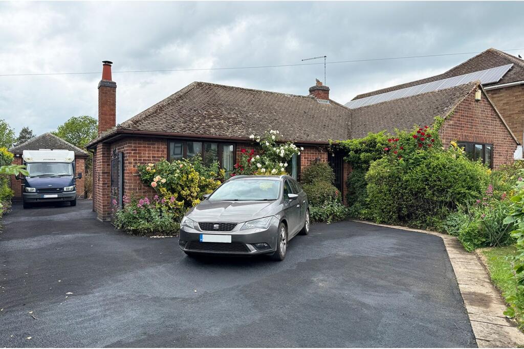 Main image of property: Hinckley Road, Nuneaton, CV13