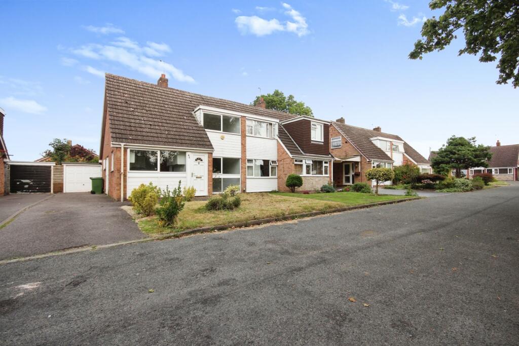Main image of property: Parklands Avenue, Leamington Spa, CV32