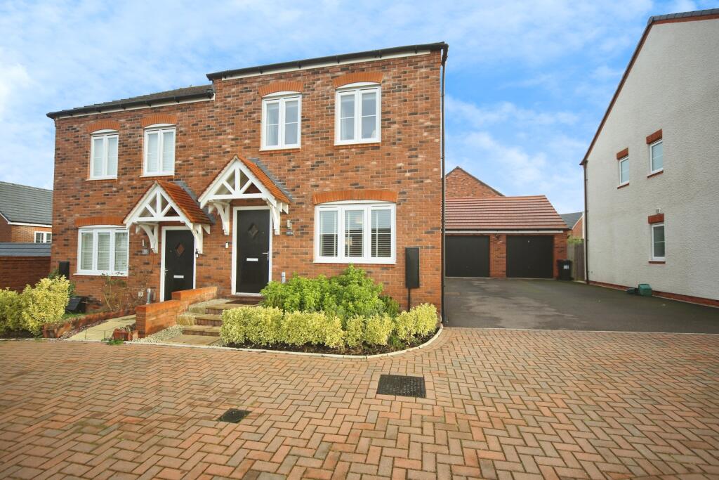 Main image of property: Gowling Close, Radford Semele, Leamington Spa, CV31