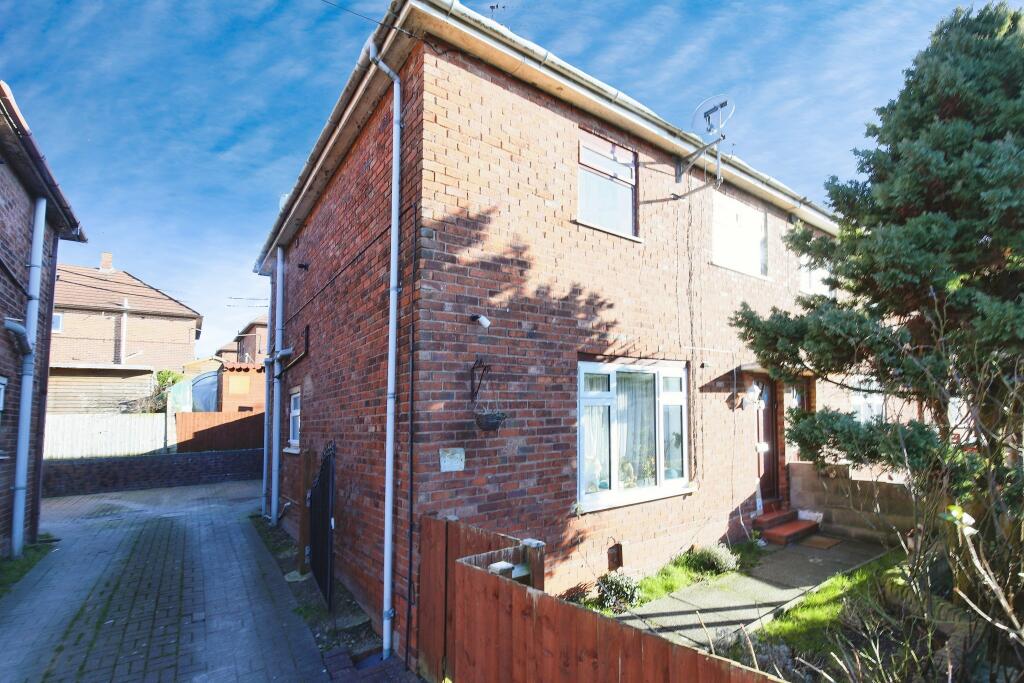 3 bedroom semi-detached house for sale in Peascroft Road, Stoke-on-trent, ST6
