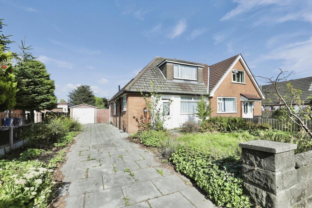 3 bedroom semidetached bungalow for sale in Junction Lane, Ormskirk, L40