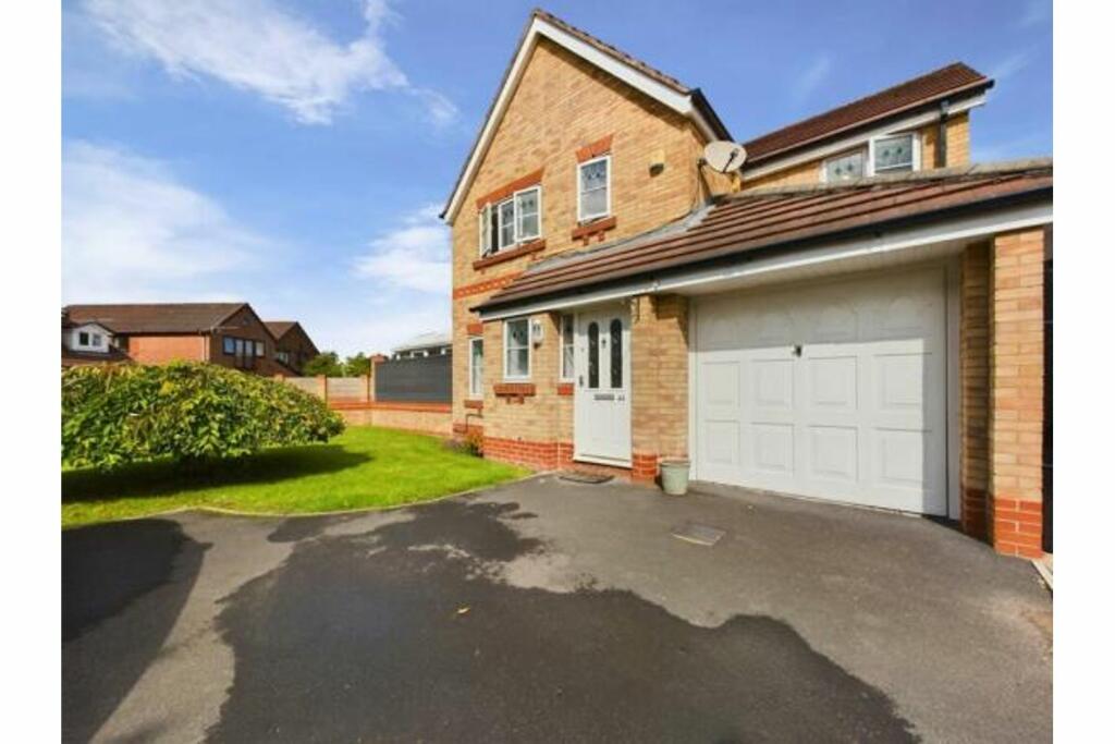 4 bedroom detached house for sale in Chiltern Close, Liverpool, L12