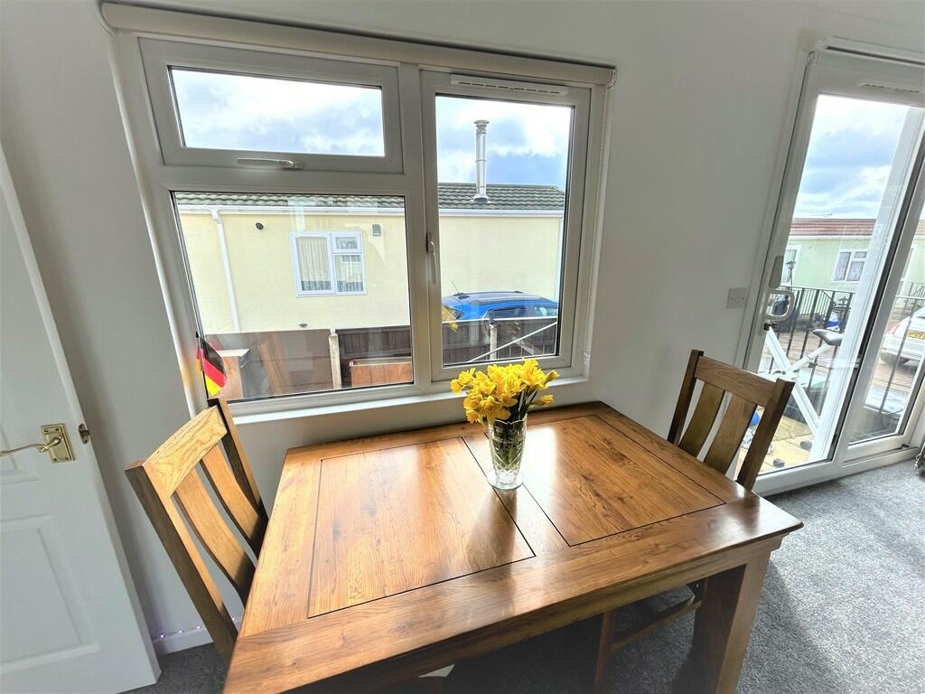 2 bedroom mobile home for sale in Woodbine Close, Waltham Abbey, EN9