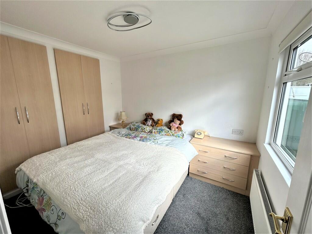 2 bedroom mobile home for sale in Woodbine Close, Waltham Abbey, EN9