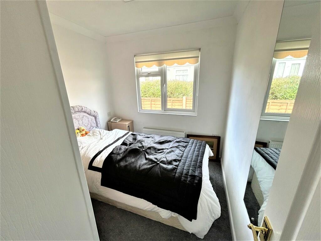 2 bedroom mobile home for sale in Woodbine Close, Waltham Abbey, EN9