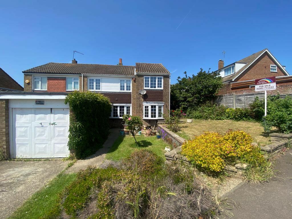 4 bedroom semidetached house for sale in Roundhills, Waltham Abbey, EN9