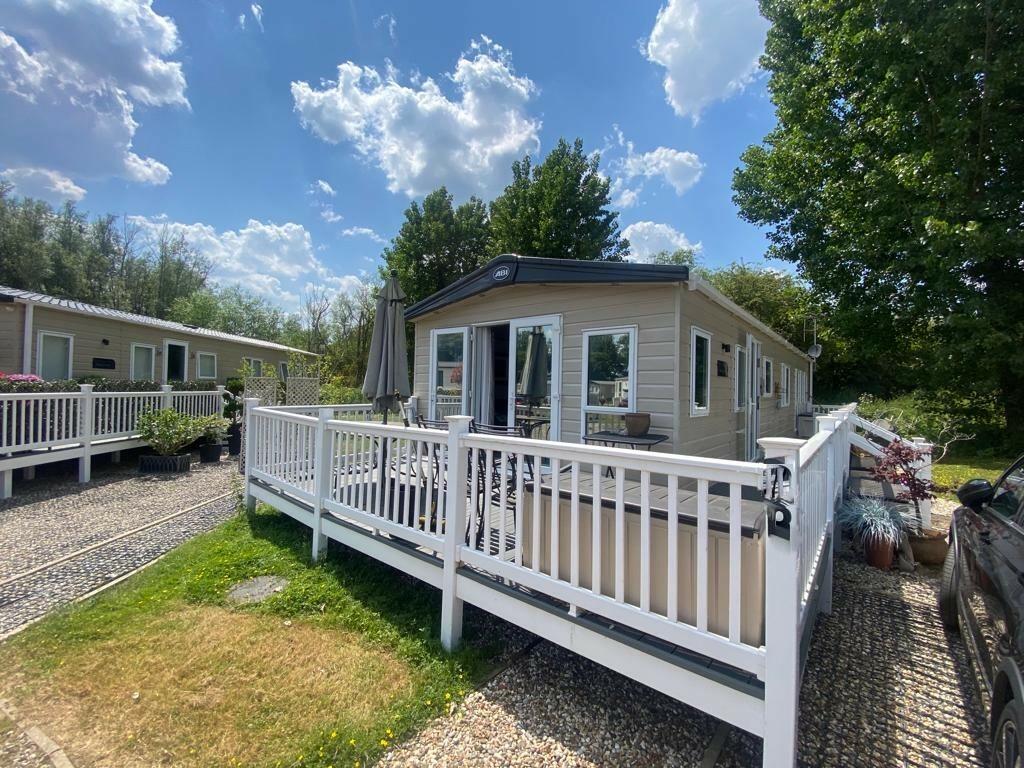 2 bedroom mobile home for sale in Dobbs Weir , Essex Road, EN11