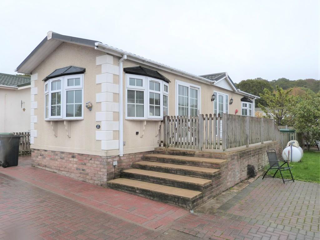 2 bedroom mobile home for sale in Woodbine Close, Waltham Abbey, EN9