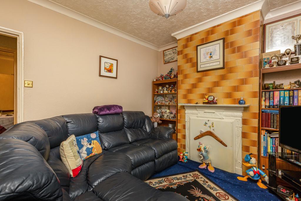 3 bedroom terraced house for sale in Ash Road, Dartford, DA2