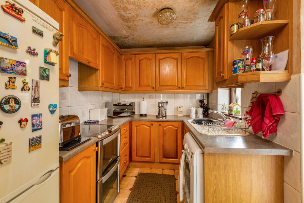 3 bedroom terraced house for sale in Ash Road, Dartford, DA2