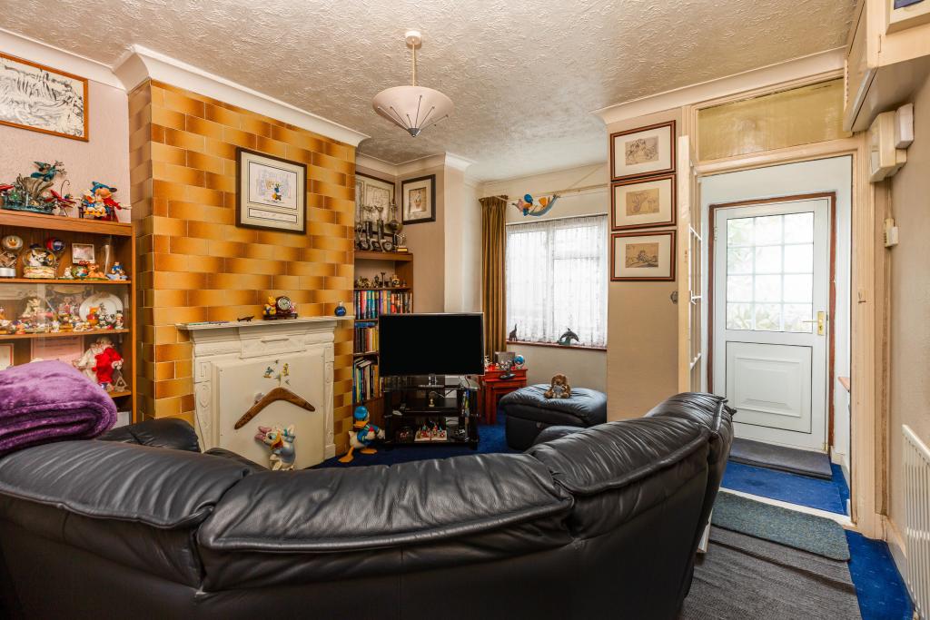 3 bedroom terraced house for sale in Ash Road, Dartford, DA2