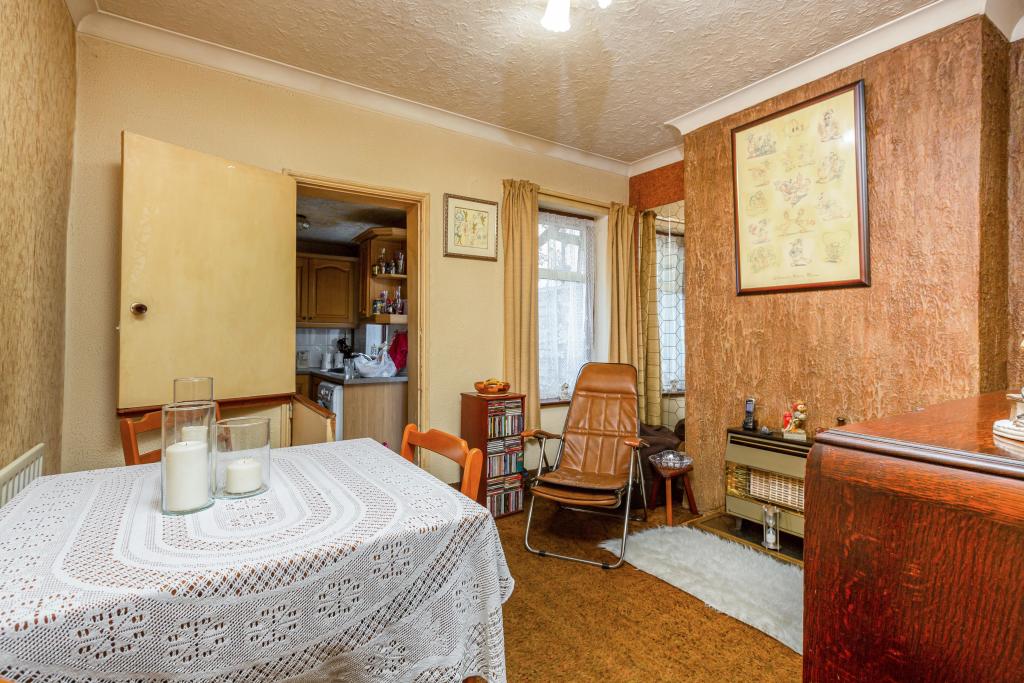 3 bedroom terraced house for sale in Ash Road, Dartford, DA2