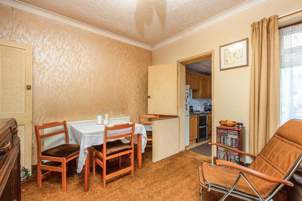 3 bedroom terraced house for sale in Ash Road, Dartford, DA2