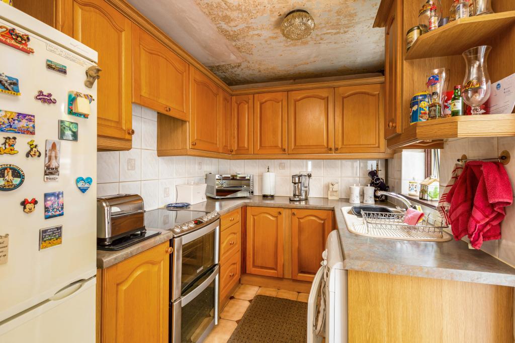 3 bedroom terraced house for sale in Ash Road, Dartford, DA2