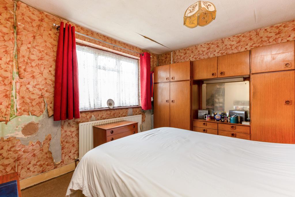 3 bedroom terraced house for sale in Ash Road, Dartford, DA2