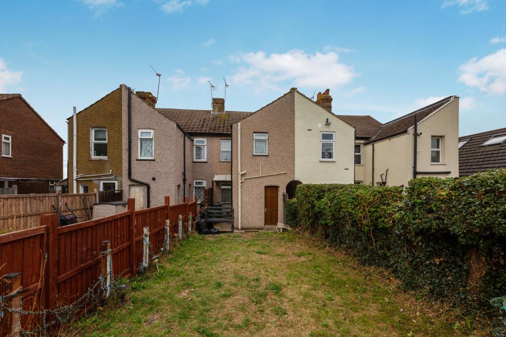 3 bedroom terraced house for sale in Ash Road, Dartford, DA2