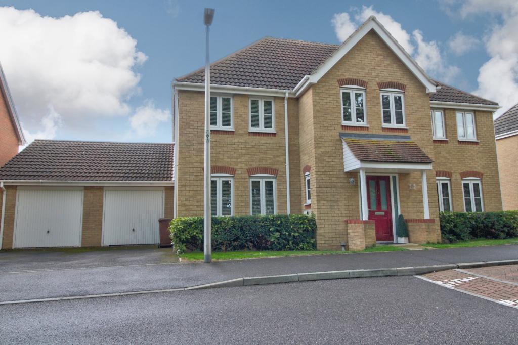 5 bedroom detached house for sale in Cranford Close, Rainham