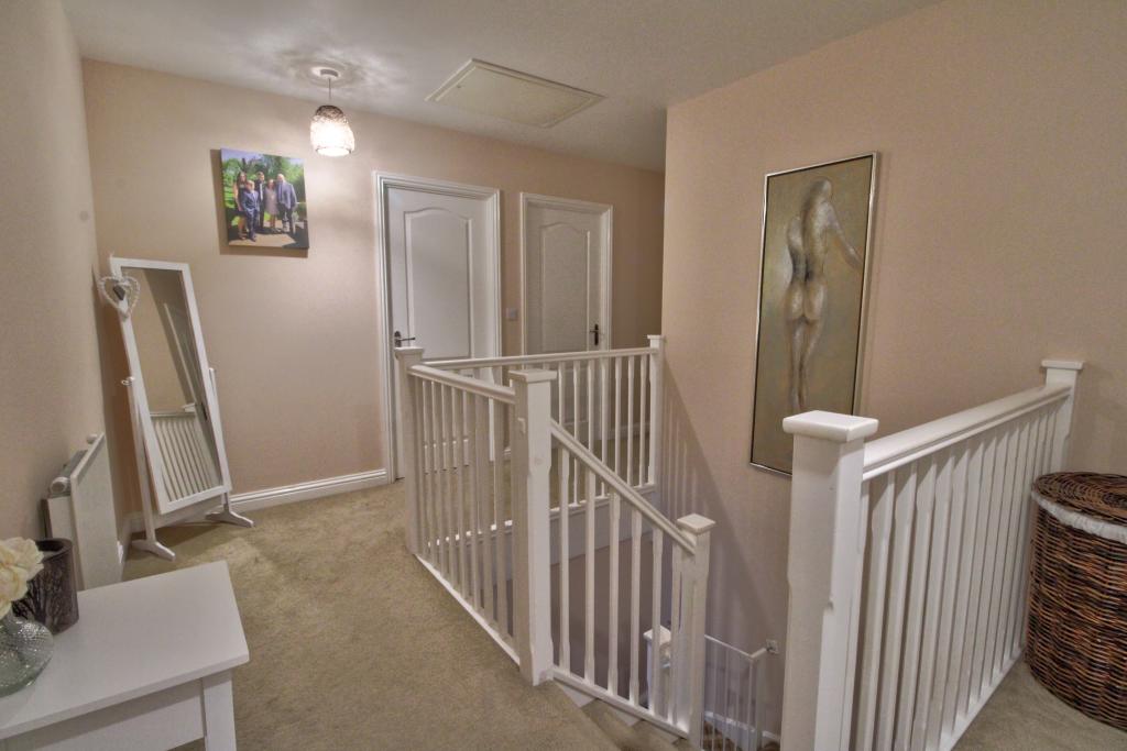 5 bedroom detached house for sale in Cranford Close, Rainham