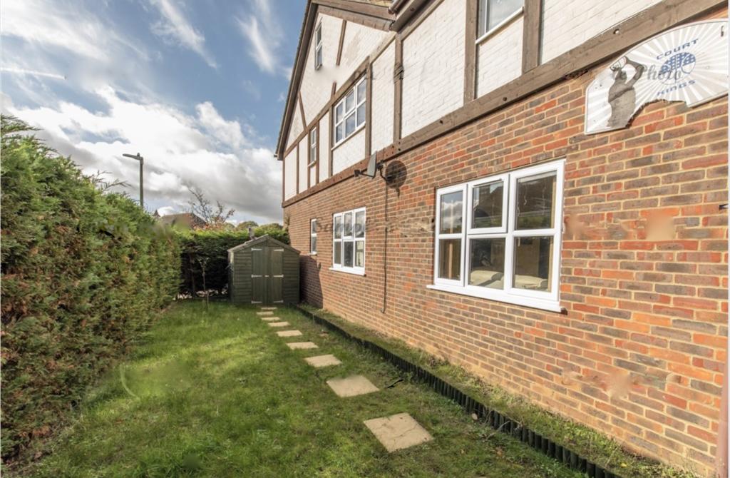 6 bedroom detached house for sale in The Hedgerow , Weavering